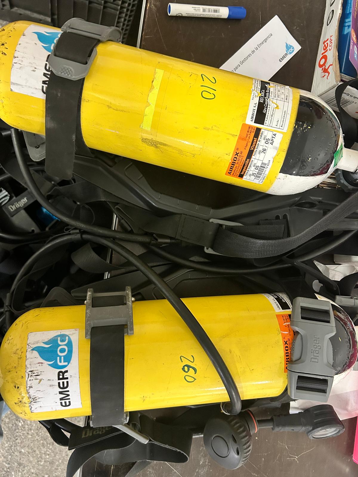 Equipos de respiración autónoma preparados para las prácticas individuales